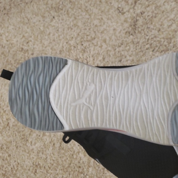 Puma slip on sneakers black sz 9 - Picture 3 of 3